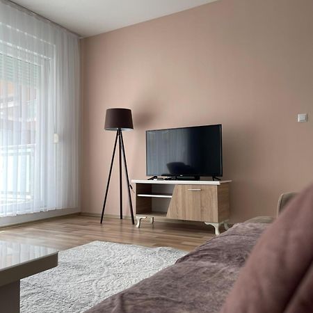 Entire Apartment - Near The Center Pristina Esterno foto