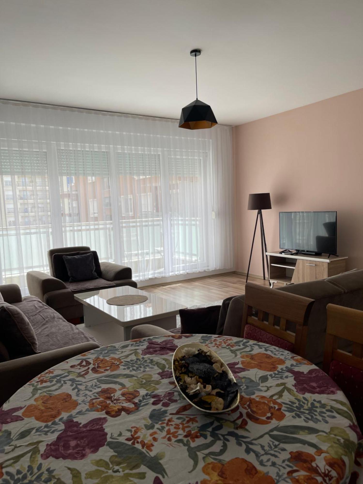 Entire Apartment - Near The Center Pristina Esterno foto