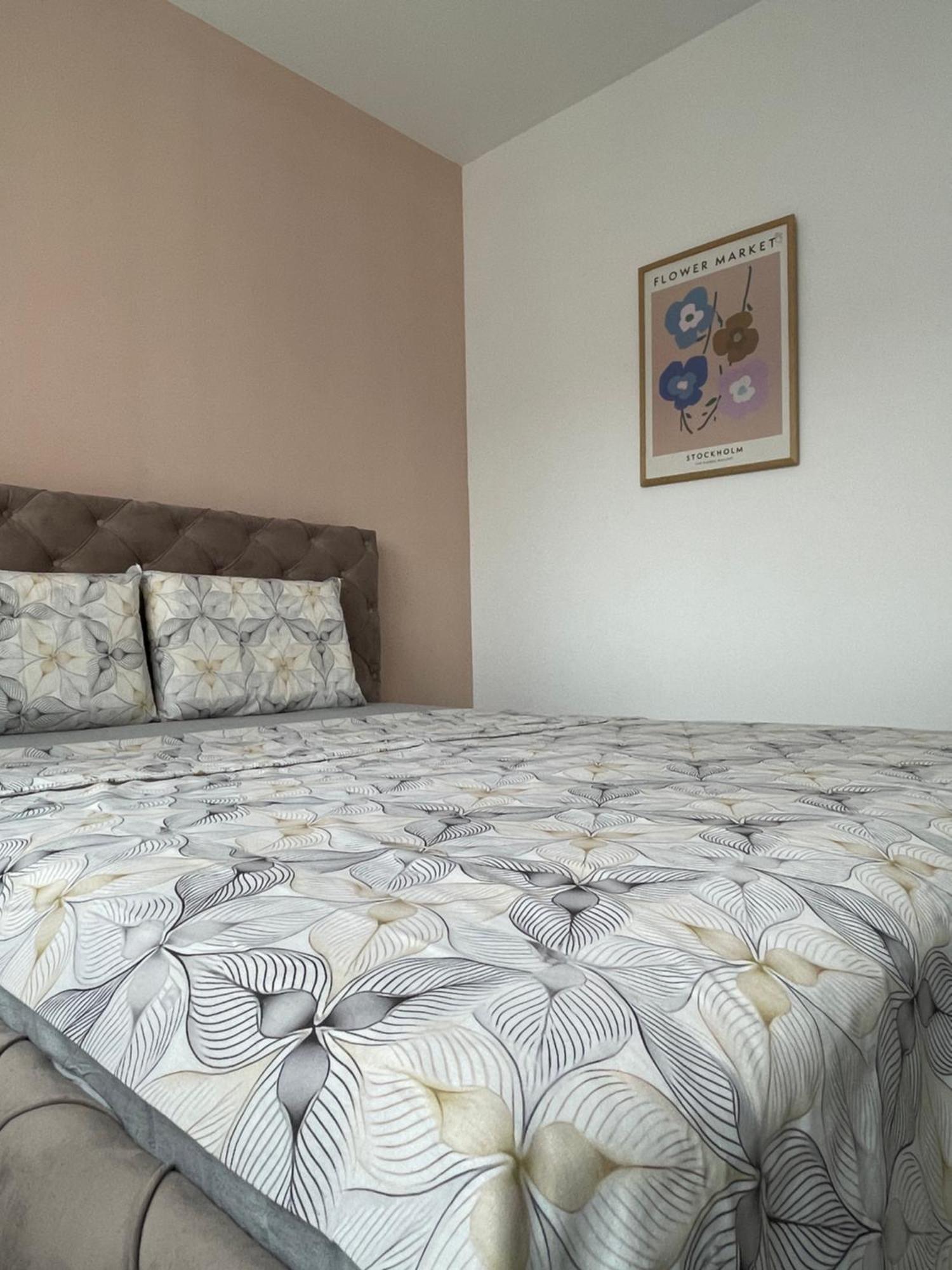 Entire Apartment - Near The Center Pristina Esterno foto