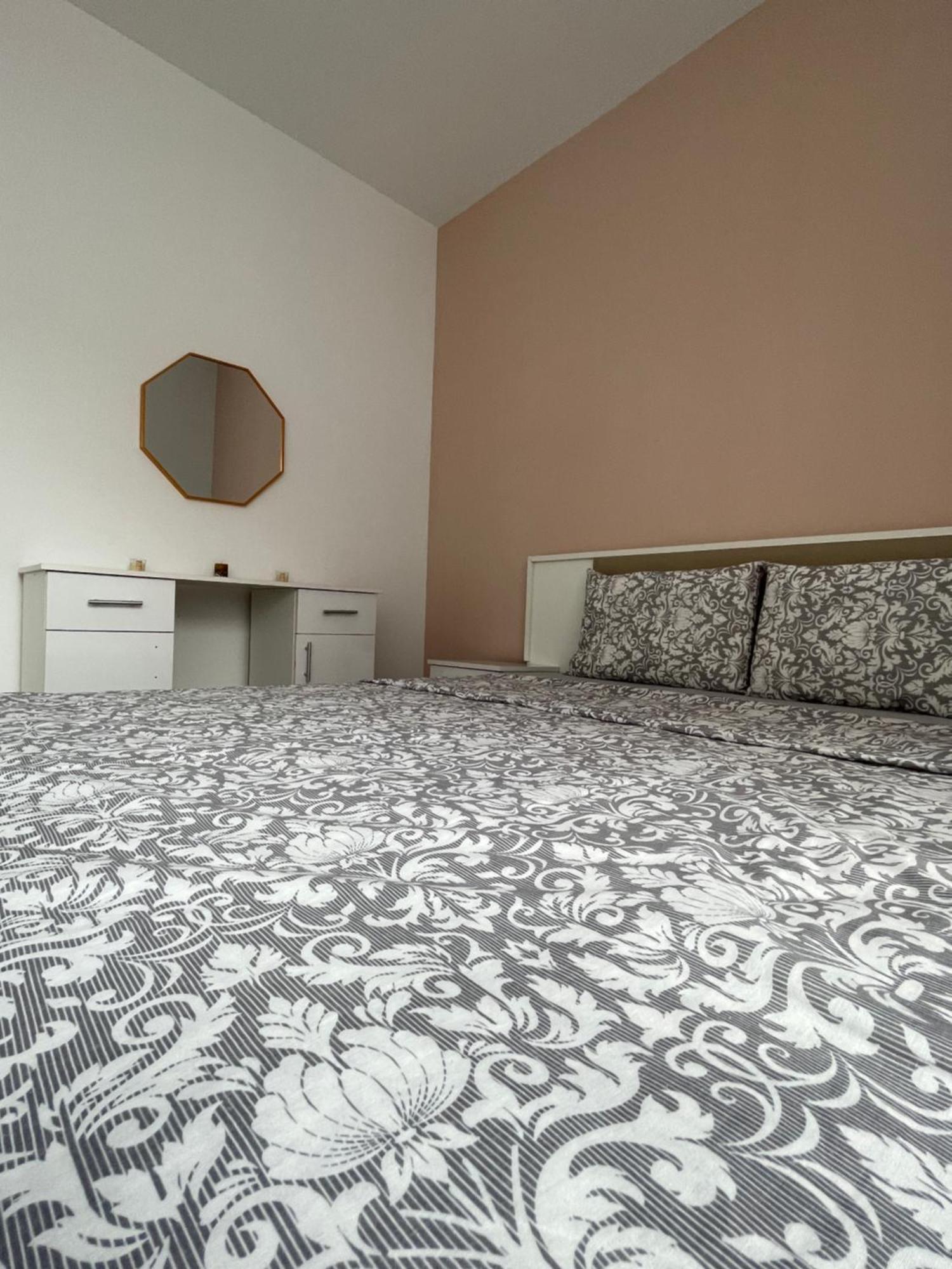 Entire Apartment - Near The Center Pristina Esterno foto